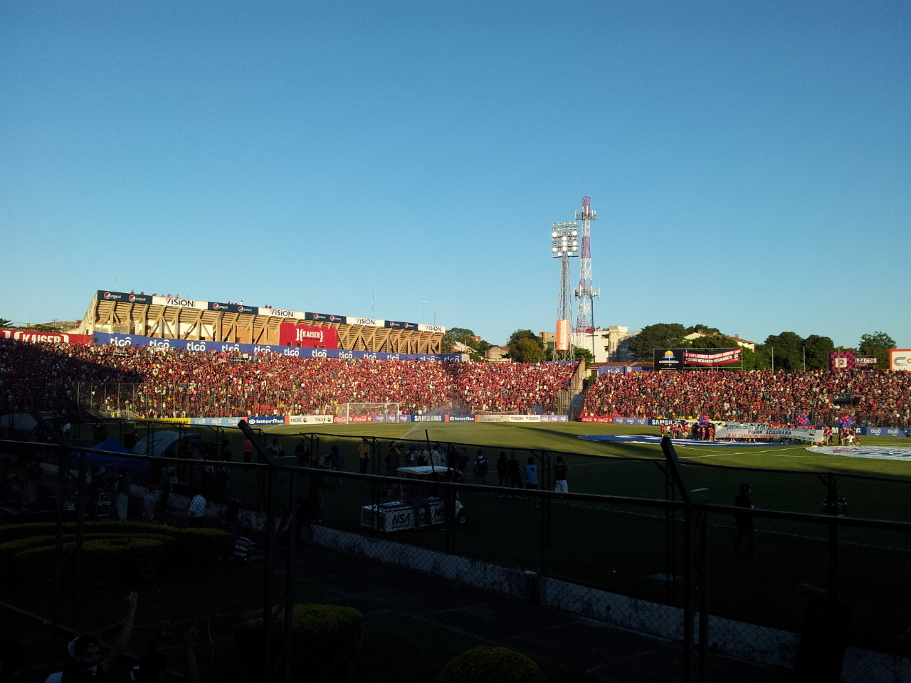 Tribuna llena en un Cerro Porteño contra Libertad